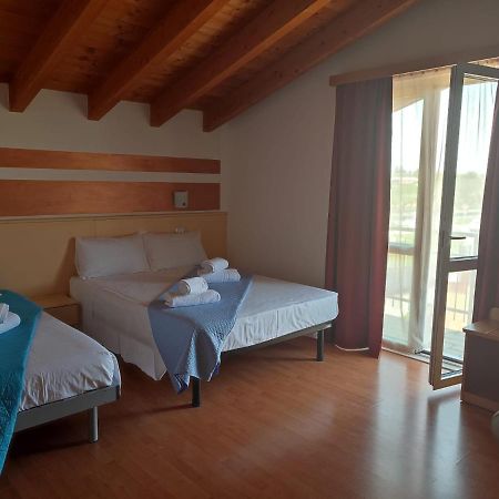 Vittoria Rooms Peschiera Peschiera del Garda Exterior foto