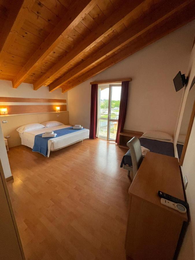 Vittoria Rooms Peschiera Peschiera del Garda Exterior foto