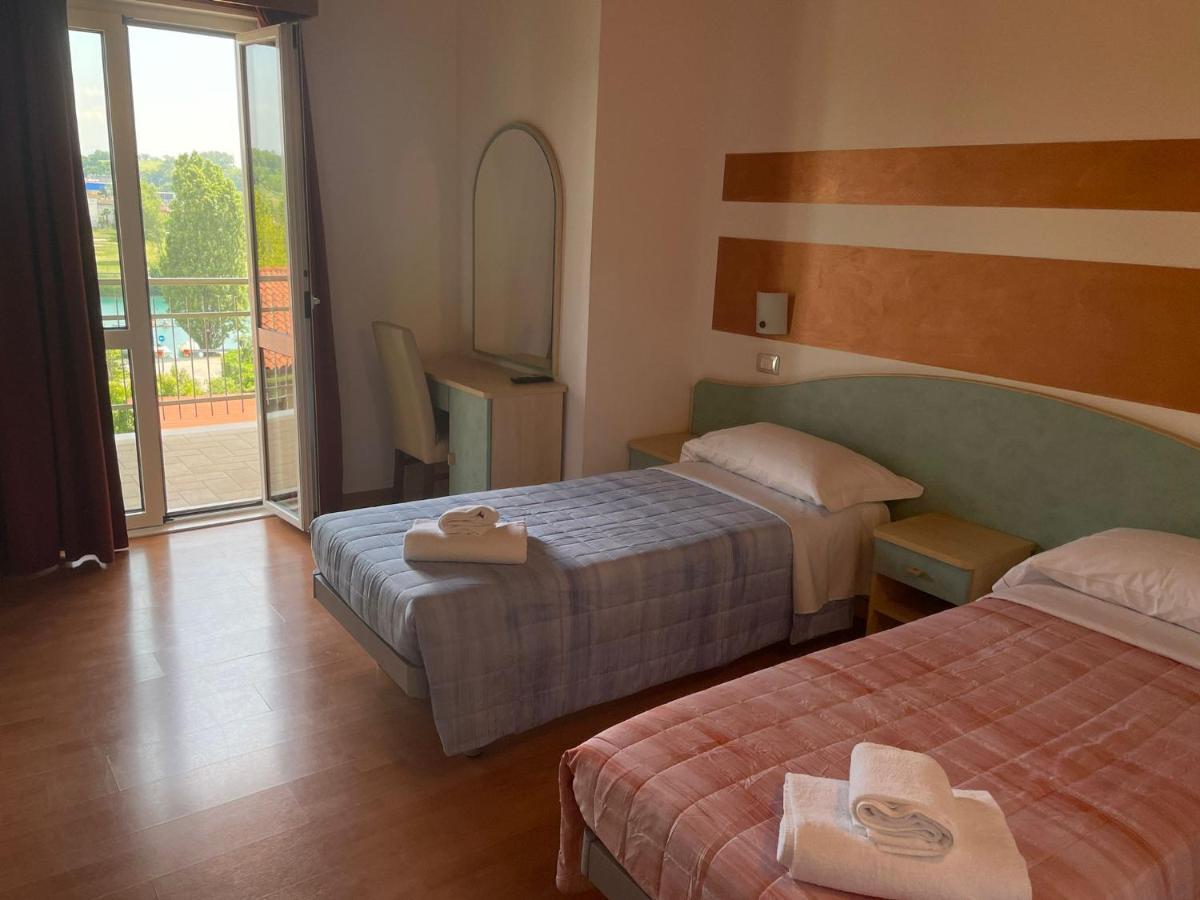 Vittoria Rooms Peschiera Peschiera del Garda Exterior foto
