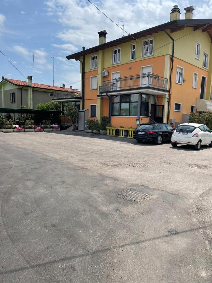 Vittoria Rooms Peschiera Peschiera del Garda Exterior foto