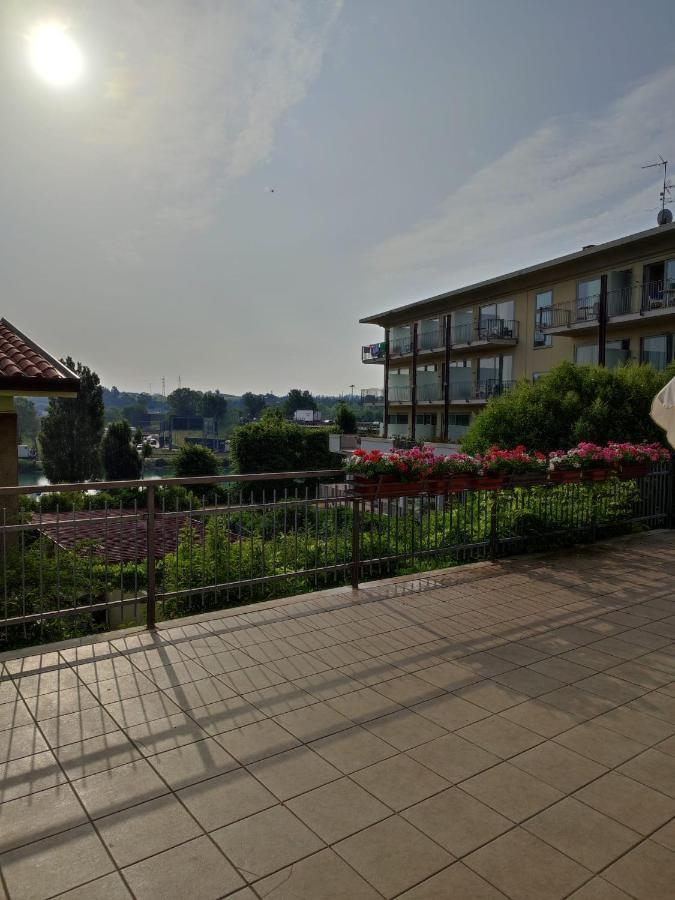 Vittoria Rooms Peschiera Peschiera del Garda Exterior foto