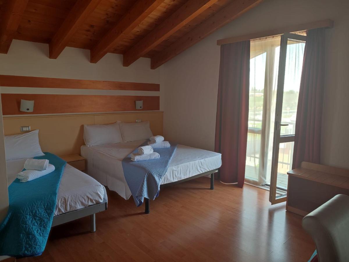 Vittoria Rooms Peschiera Peschiera del Garda Exterior foto