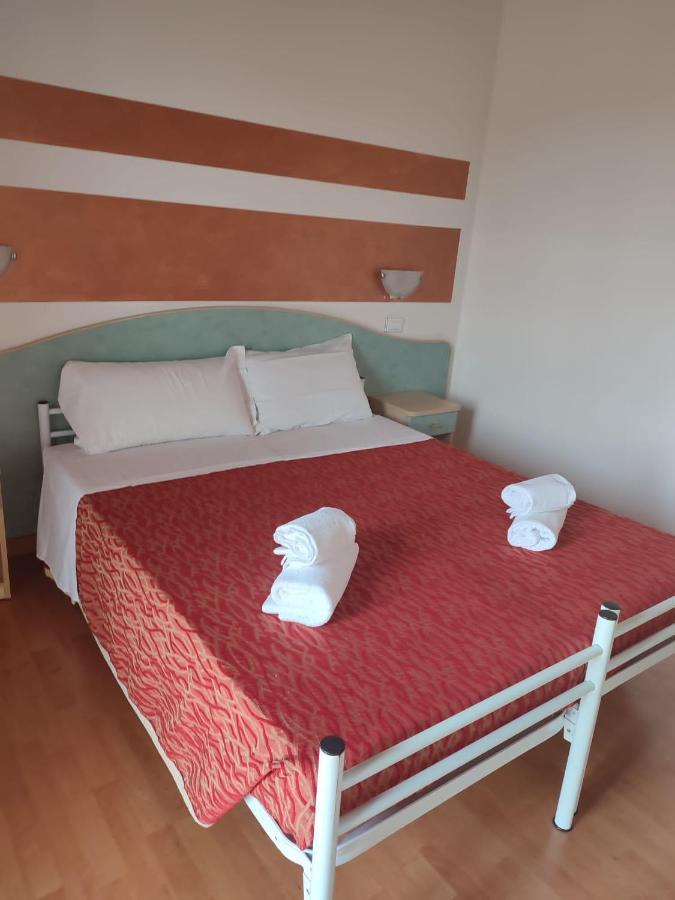 Vittoria Rooms Peschiera Peschiera del Garda Exterior foto