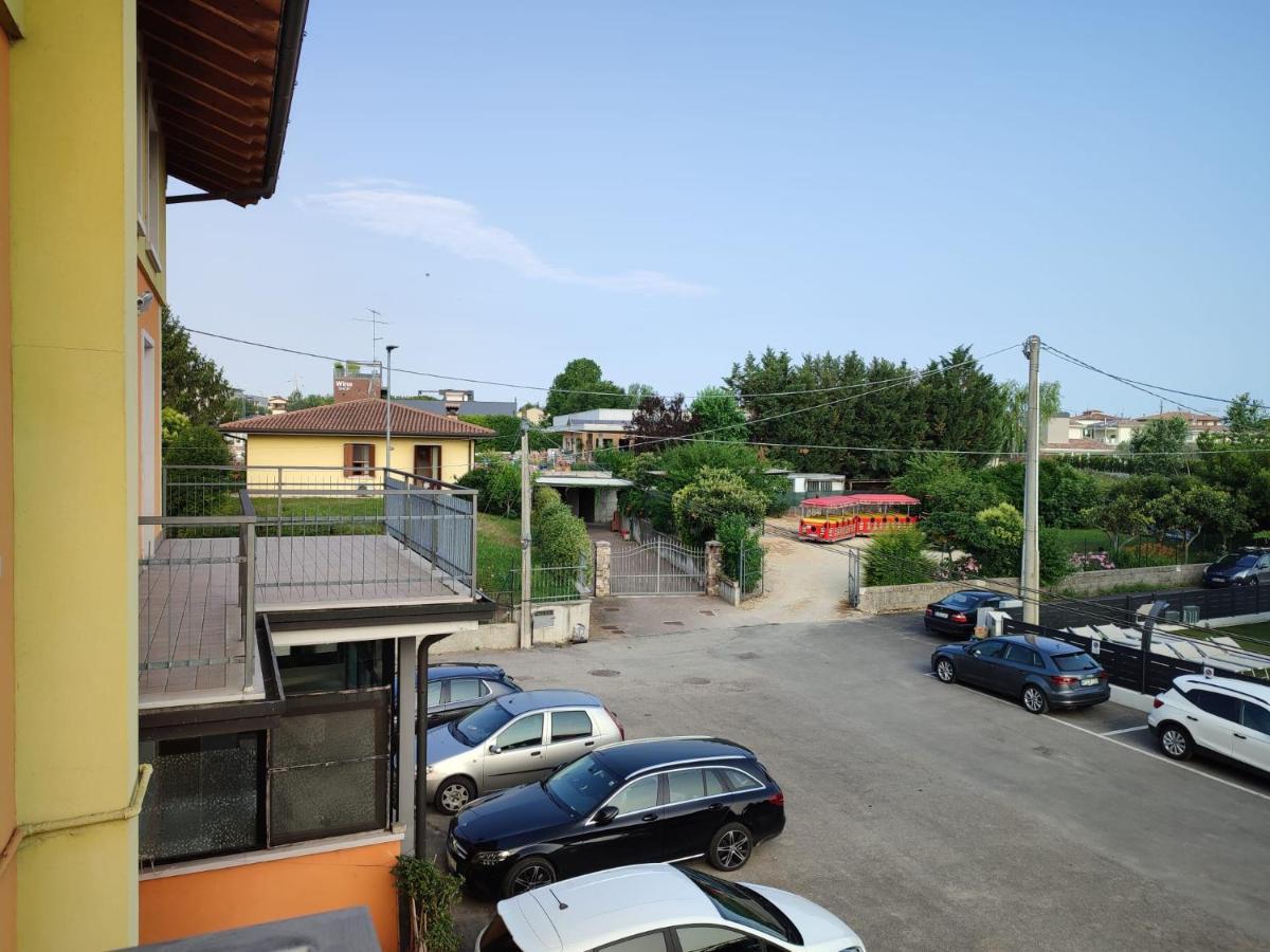 Vittoria Rooms Peschiera Peschiera del Garda Exterior foto