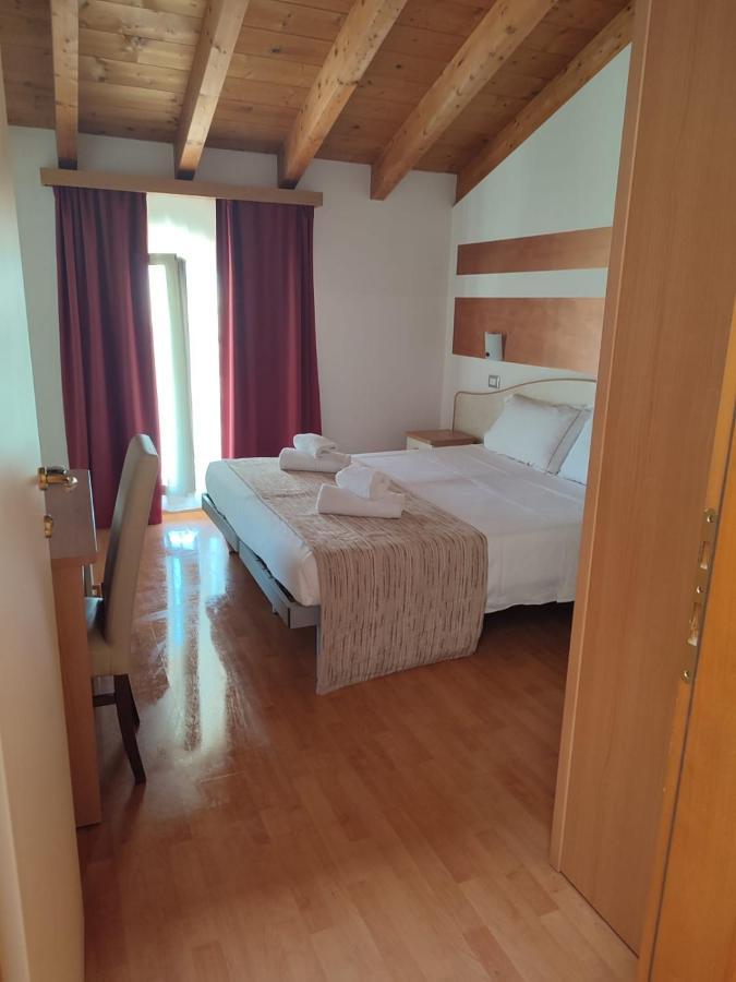 Vittoria Rooms Peschiera Peschiera del Garda Exterior foto