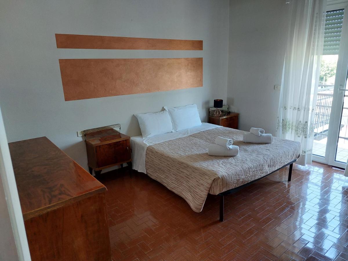 Vittoria Rooms Peschiera Peschiera del Garda Exterior foto