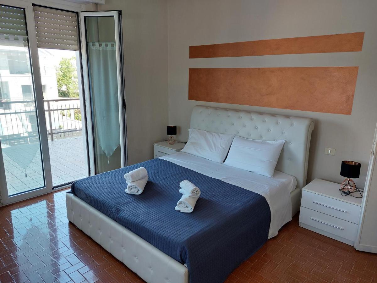 Vittoria Rooms Peschiera Peschiera del Garda Exterior foto