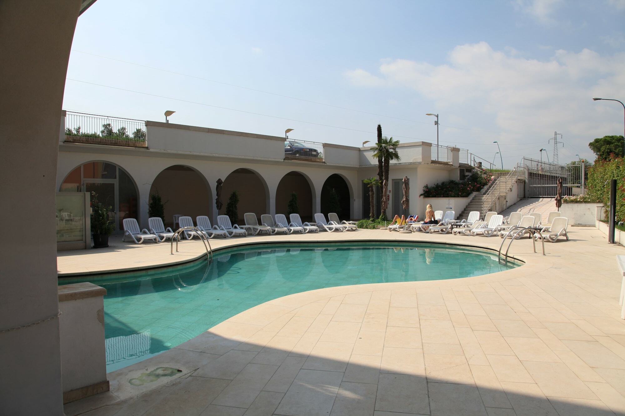 Vittoria Rooms Peschiera Peschiera del Garda Exterior foto